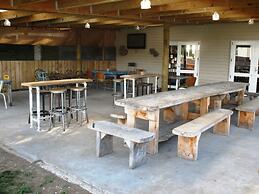 Fat Owl Motel, Bar & Eatery