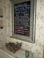 Fat Owl Motel, Bar & Eatery