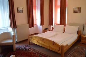 Hotel Pension Walzerstadt