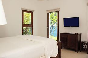 Las Verandas Hotel & Villas
