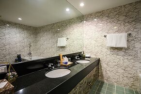 Benviar Tonson Residence