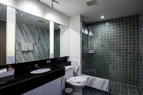 Benviar Tonson Residence