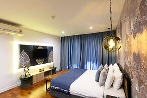 Benviar Tonson Residence