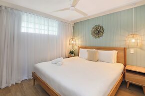 Grand Palais Boolarong Beachside Resort