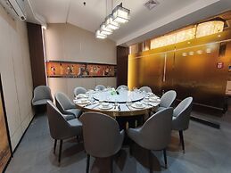 Lido De Paris Hotel