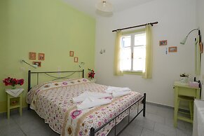 Dora's Studios and Apartments