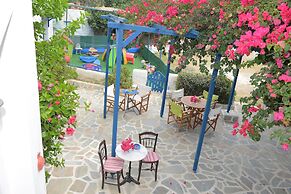 Dora's Studios and Apartments