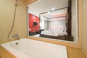 Alfresco Phuket Hotel