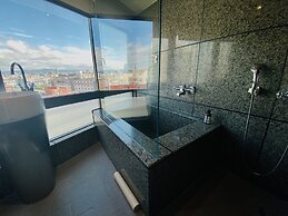 Burgary Hotel