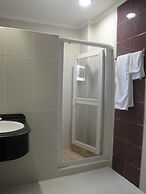 Marina Royal Hotel Suites