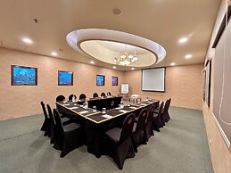 Sunlake Waterfront Resort and Convention