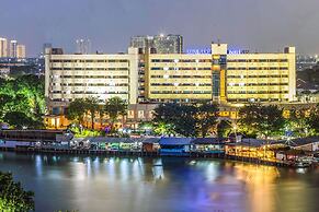 Sunlake Waterfront Resort and Convention