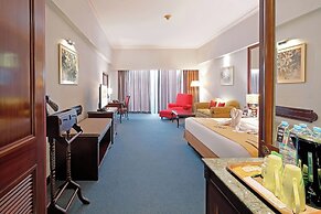 Sunlake Waterfront Resort and Convention