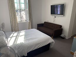 Three Queens Hotel