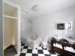 Three Queens Hotel