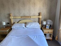 Three Queens Hotel
