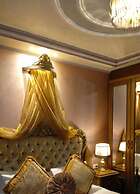 Q Hotel