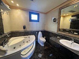 Q Hotel