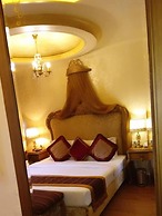 Q Hotel