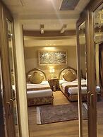 Q Hotel