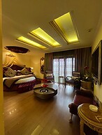 Q Hotel