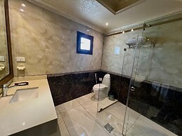 Q Hotel