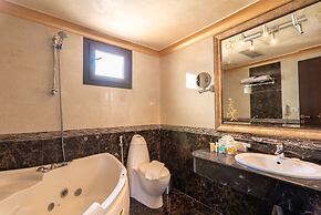 Q Hotel