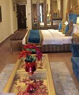 Q Hotel