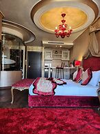 Q Hotel