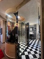 Q Hotel