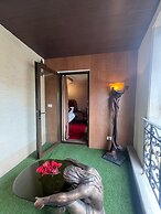 Q Hotel