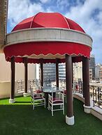 Q Hotel
