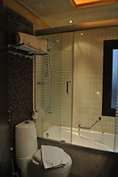 Q Hotel