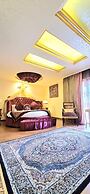 Q Hotel