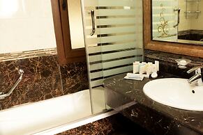 Q Hotel