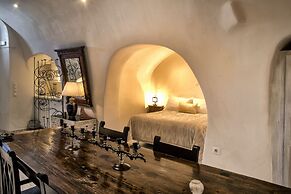 Heliophos Boutique Caves