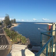 La Promenade Absolute Waterfront Apartments