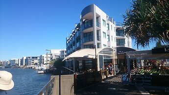 La Promenade Absolute Waterfront Apartments