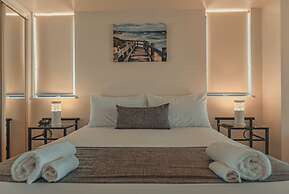 La Promenade Absolute Waterfront Apartments