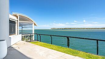 La Promenade Absolute Waterfront Apartments