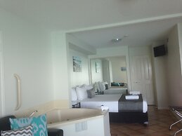La Promenade Absolute Waterfront Apartments