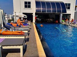 Flipper House Hotel