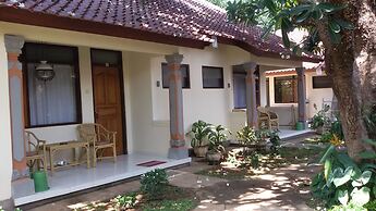 Lovina Beach Hotel