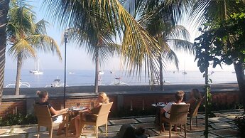 Lovina Beach Hotel