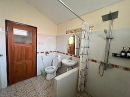 Lovina Beach Hotel