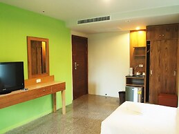Phuket Ecozy Hotel