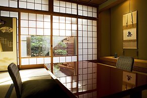 Mikuniya