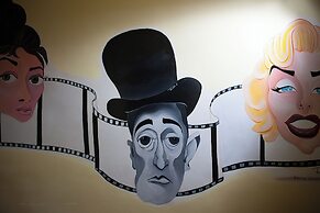 Hotel Cine Holiday