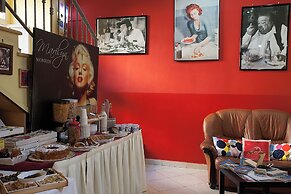 Hotel Cine Holiday
