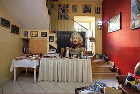 Hotel Cine Holiday